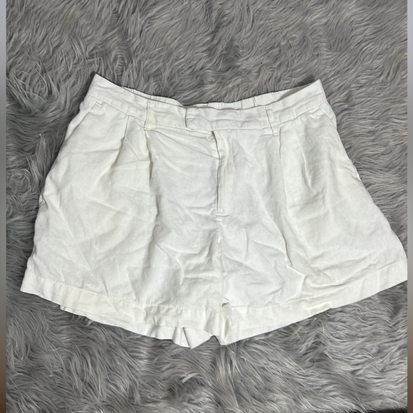 A NEW DAY TWO SHORTS WHITE AND BEIGE SIZE14 - Picture 2 of 7